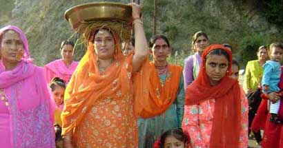 Womens performing a costom in Marriage